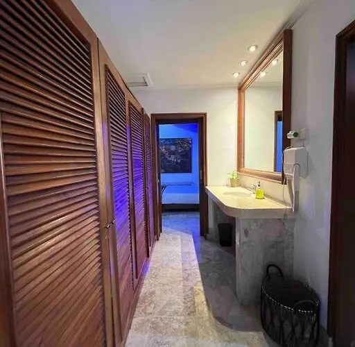 Bali Berg Villa, * Sanur (Bali)