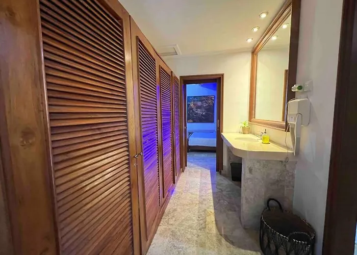 Bali Berg Villa, * Sanur (Bali)